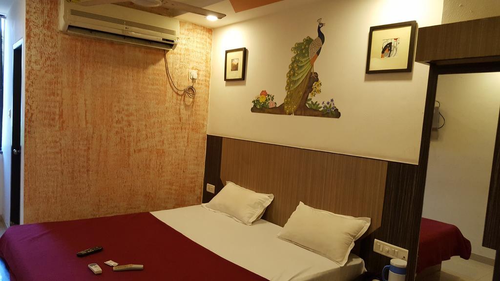 Hotel Relish Vadodara Extérieur photo