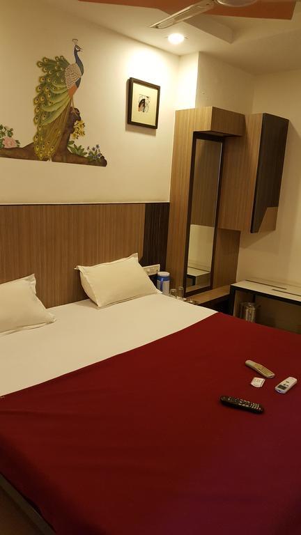 Hotel Relish Vadodara Extérieur photo