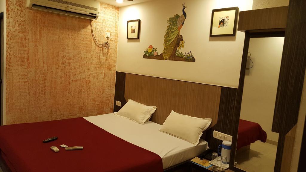 Hotel Relish Vadodara Extérieur photo